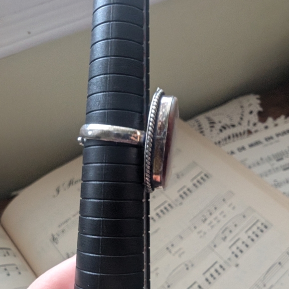 Silvertone and Cream Oval Ring Adjustable Band - Picture 3 of 7